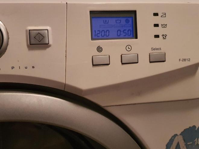 Lavadora Fagor F-2812 co panel LCD acendido