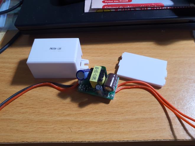 Fonte de alimentación PK03A-15V desmontada