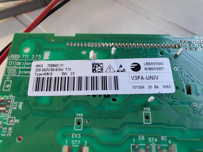 Etiqueta identificativa da placa de control